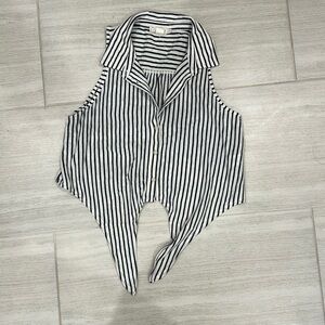 Cropped tank with tie